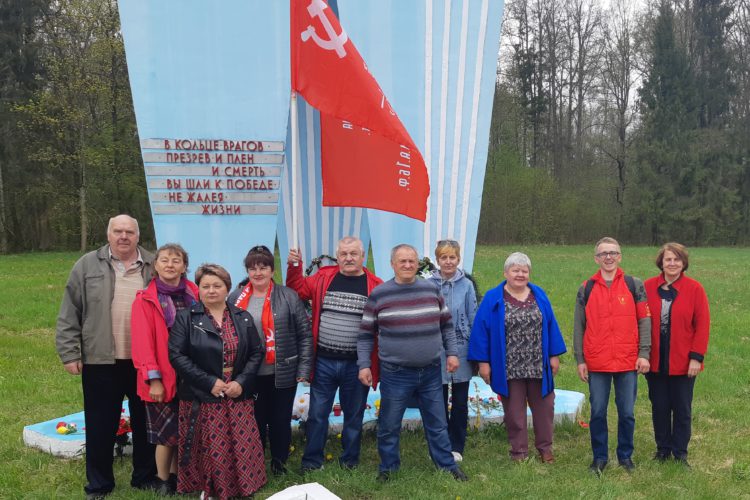 Славские коммунисты и комсомольцы провели автопробег по 11-ти мемориалам