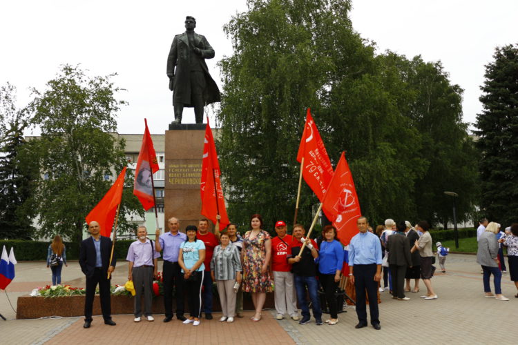 113 лет полководцу Черняховскому