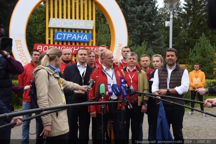 «Обновленный социализм стучится в ваши двери и души»