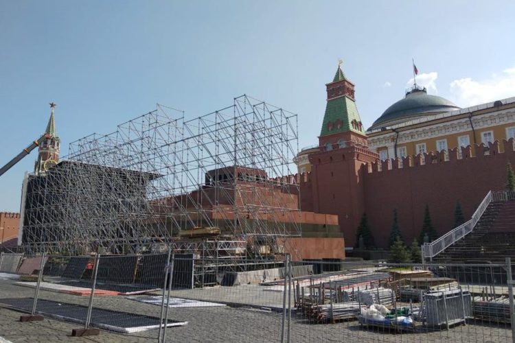 Недопустимо скрывать Мавзолей В.И. Ленина за любого вида драпировкой