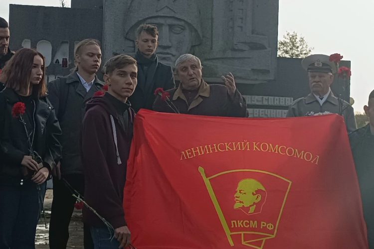 Комсомольцы Калининграда: Пока бьются наши сердца жив Комсомол, Ленин и Партия