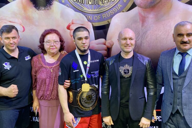 Артем Вертепов принял участие в награждении Чемпиона России