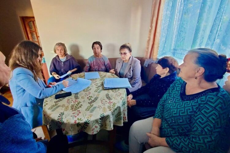 Депутат Госдумы Ольга Алимова провела встречу с жителями Холмогоровки23 октября, состоялась встреча с гражданами в посёлке Холмогорка.